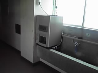 小学校に　　　　浄水器.jpg
